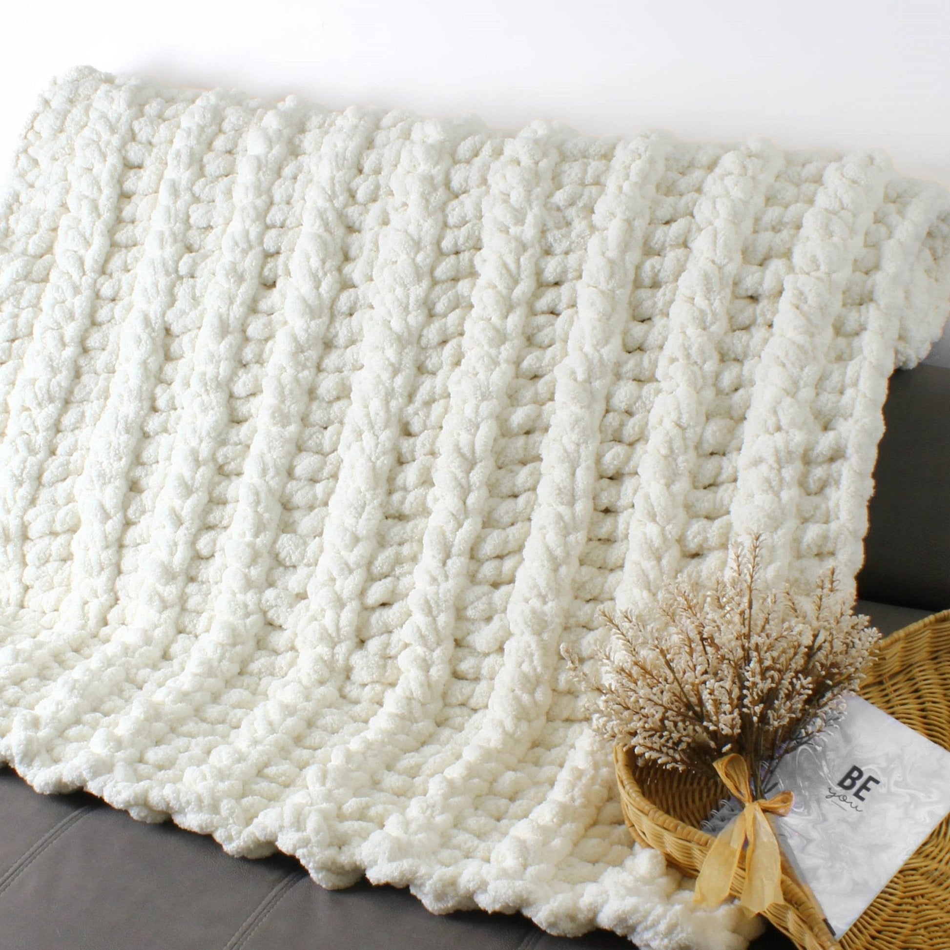 BANFF Chunky Blanket Crochet Pattern | Jumbo-Yarn Weekend Throw | PDF (3 Sizes) - Hakel Liebe