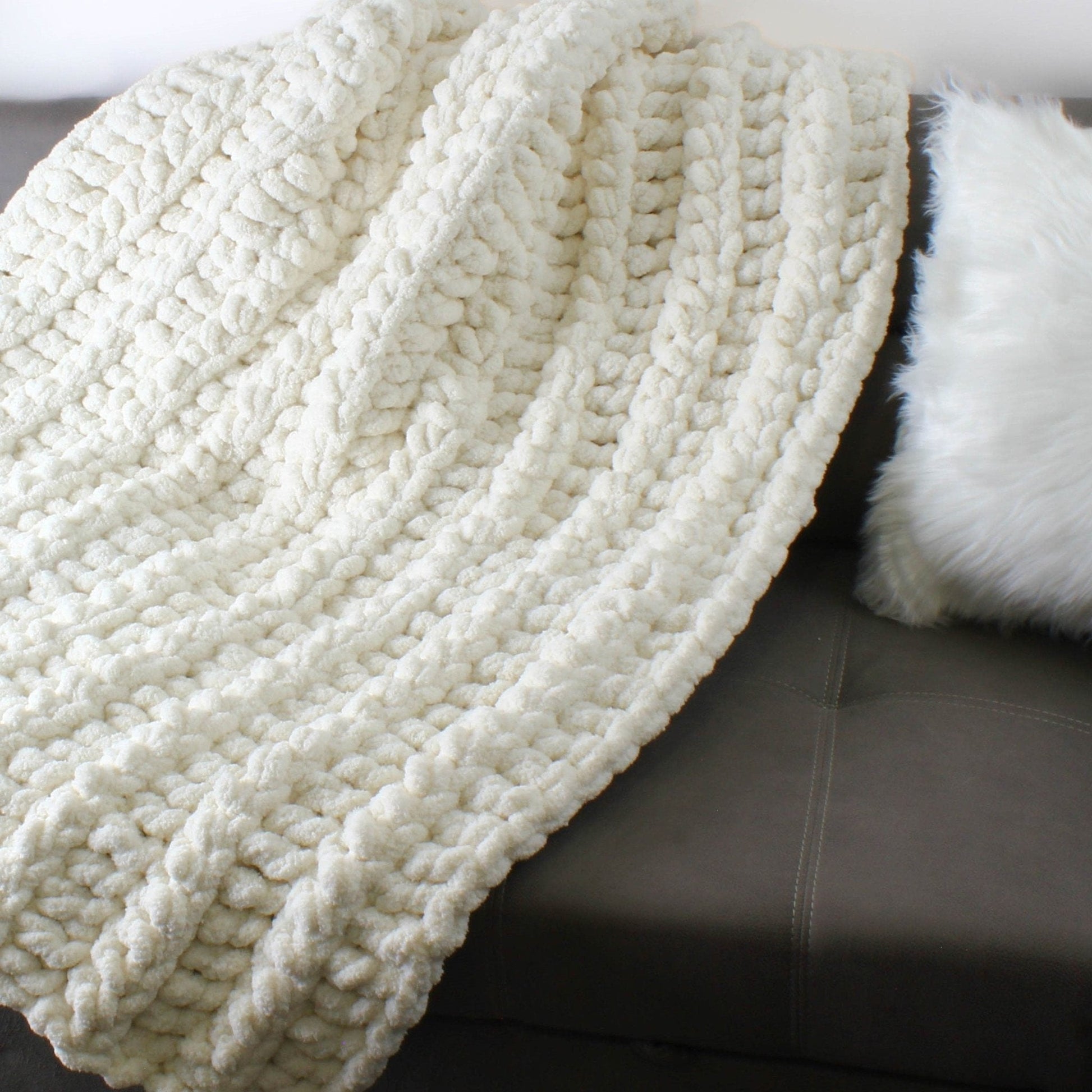 BANFF Chunky Blanket Crochet Pattern | Jumbo-Yarn Weekend Throw | PDF (3 Sizes) - Hakel Liebe