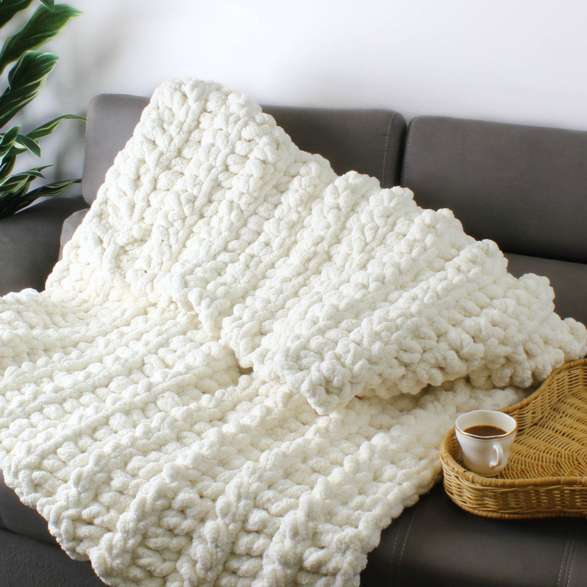 BANFF Chunky Blanket Crochet Pattern | Jumbo-Yarn Weekend Throw | PDF (3 Sizes) - Hakel Liebe