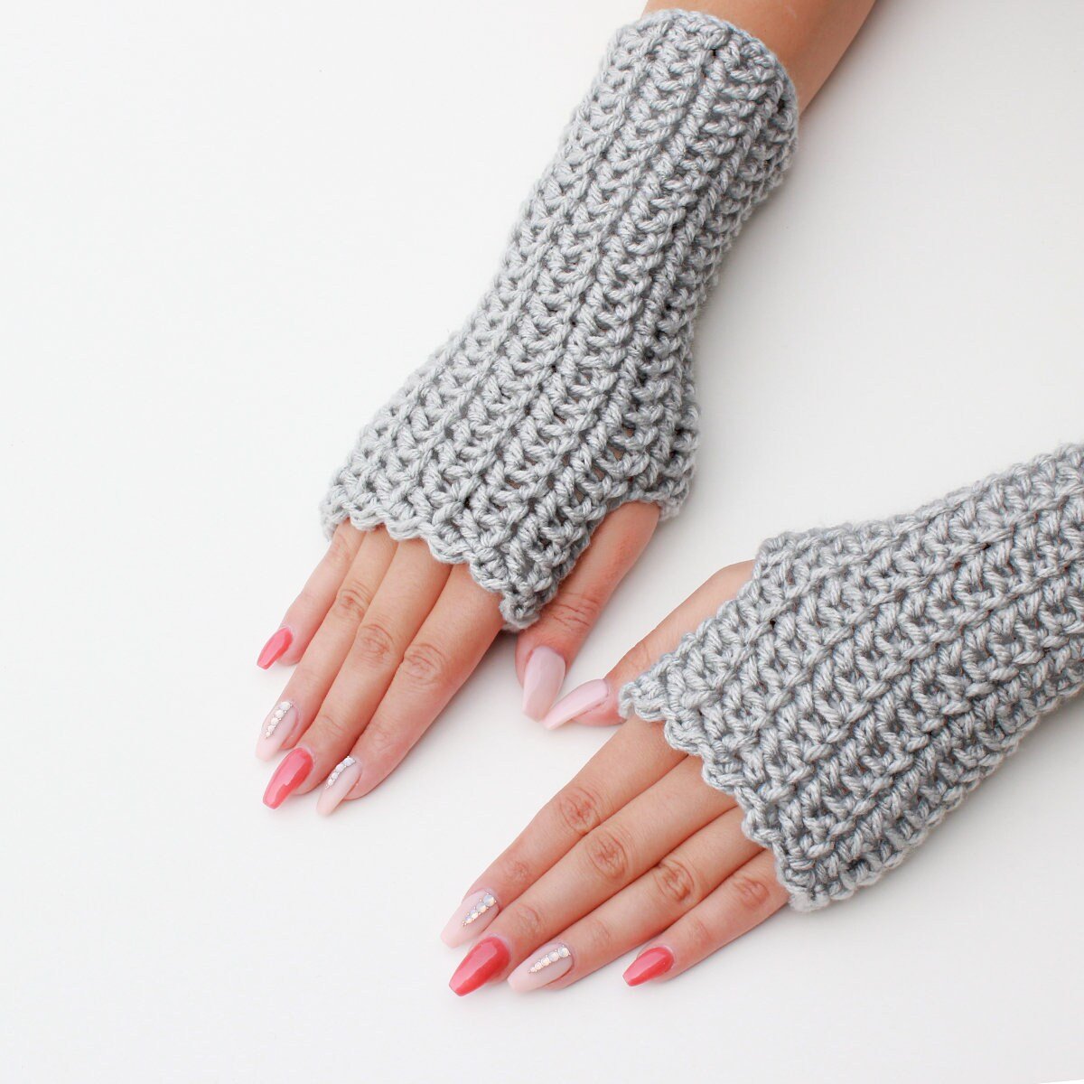 CAMILA Fingerless Gloves Crochet Pattern | 2-Hour Gift Project | PDF (S–L) - Hakel Liebe