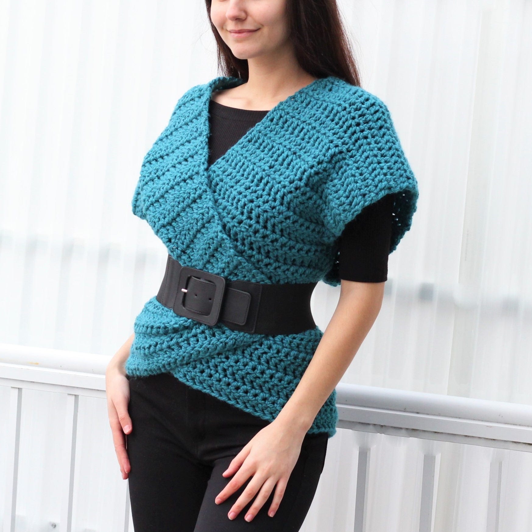 CARA Vest Crochet Pattern | Seamless Flat-Worked Layer | PDF (XS–3XL) - Hakel Liebe