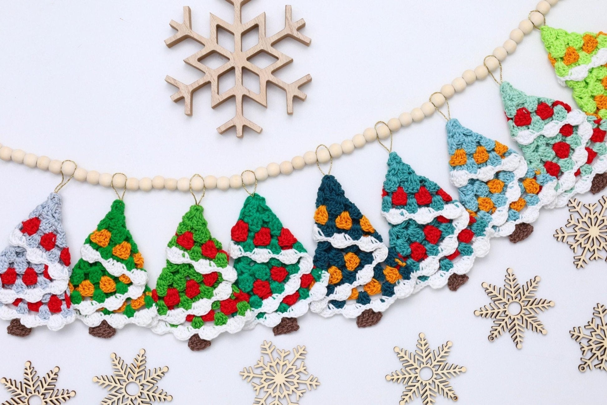 FROSTY Christmas Tree Crochet Pattern | Granny Stitch Fold-Up Tree | PDF (2 Sizes) - Hakel Liebe