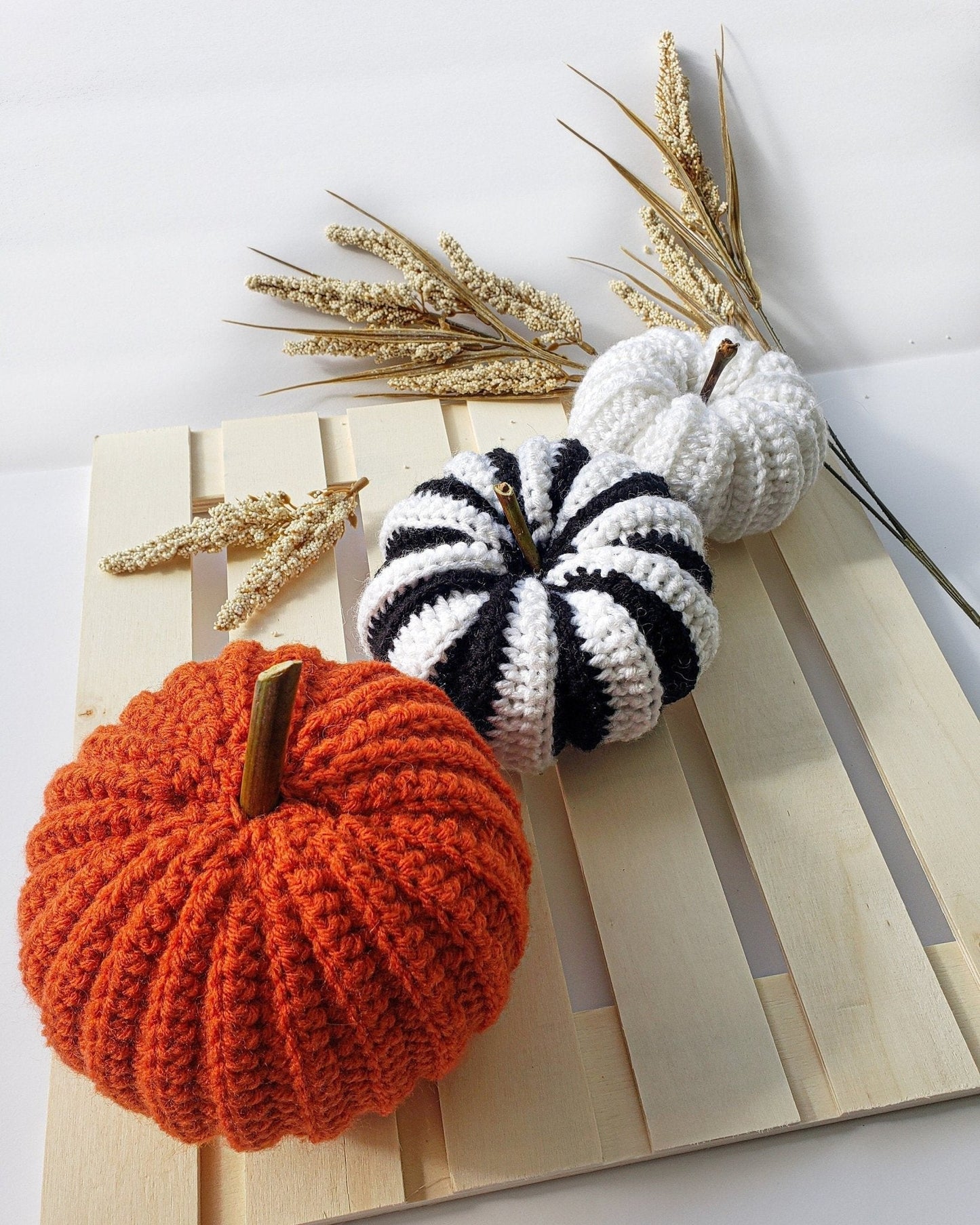 Festive Pumpkins Crochet Pumpkin Pattern | 5-Size Autumn Decor Set | PDF - Hakel Liebe