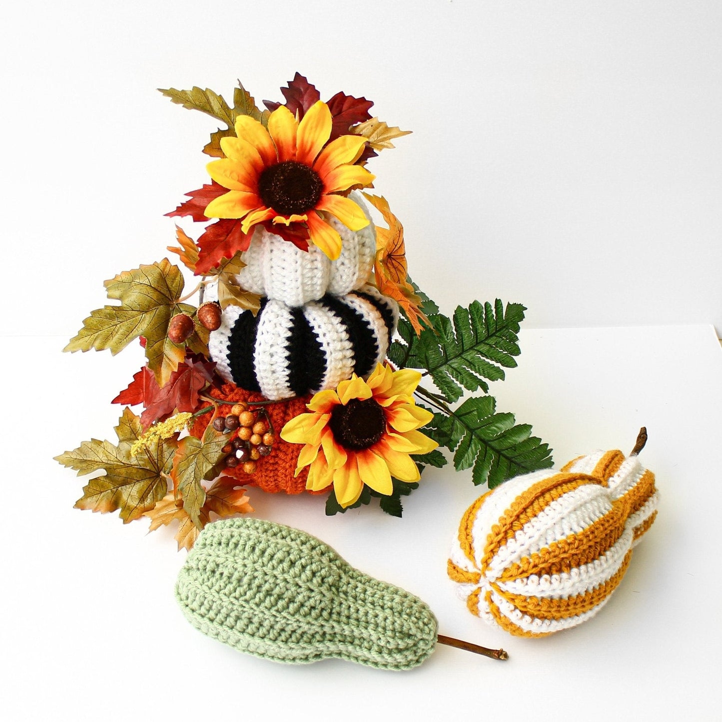 Festive Pumpkins Crochet Pumpkin Pattern | 5-Size Autumn Decor Set | PDF - Hakel Liebe