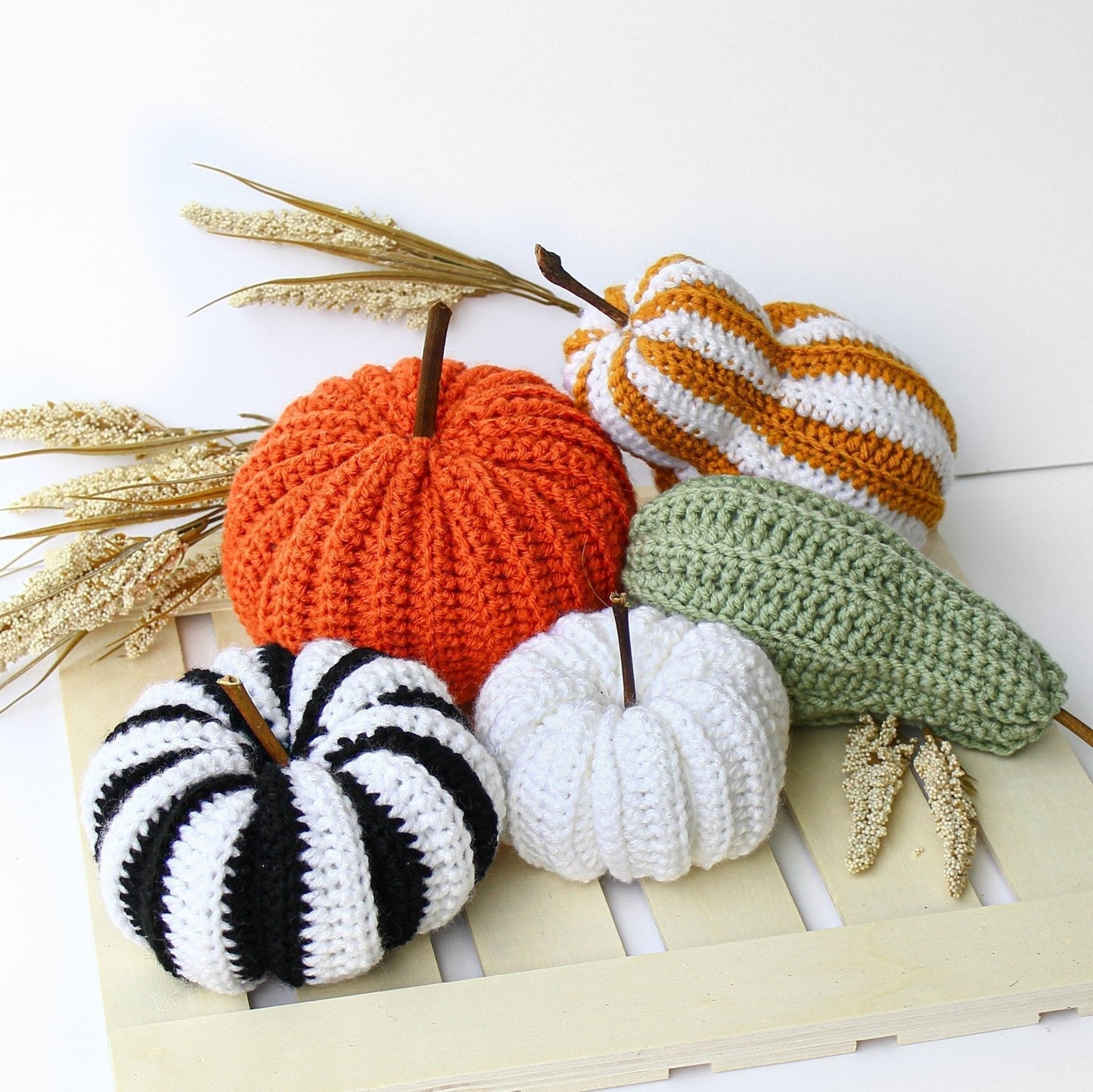 Festive Pumpkins Crochet Pumpkin Pattern | 5-Size Autumn Decor Set | PDF - Hakel Liebe
