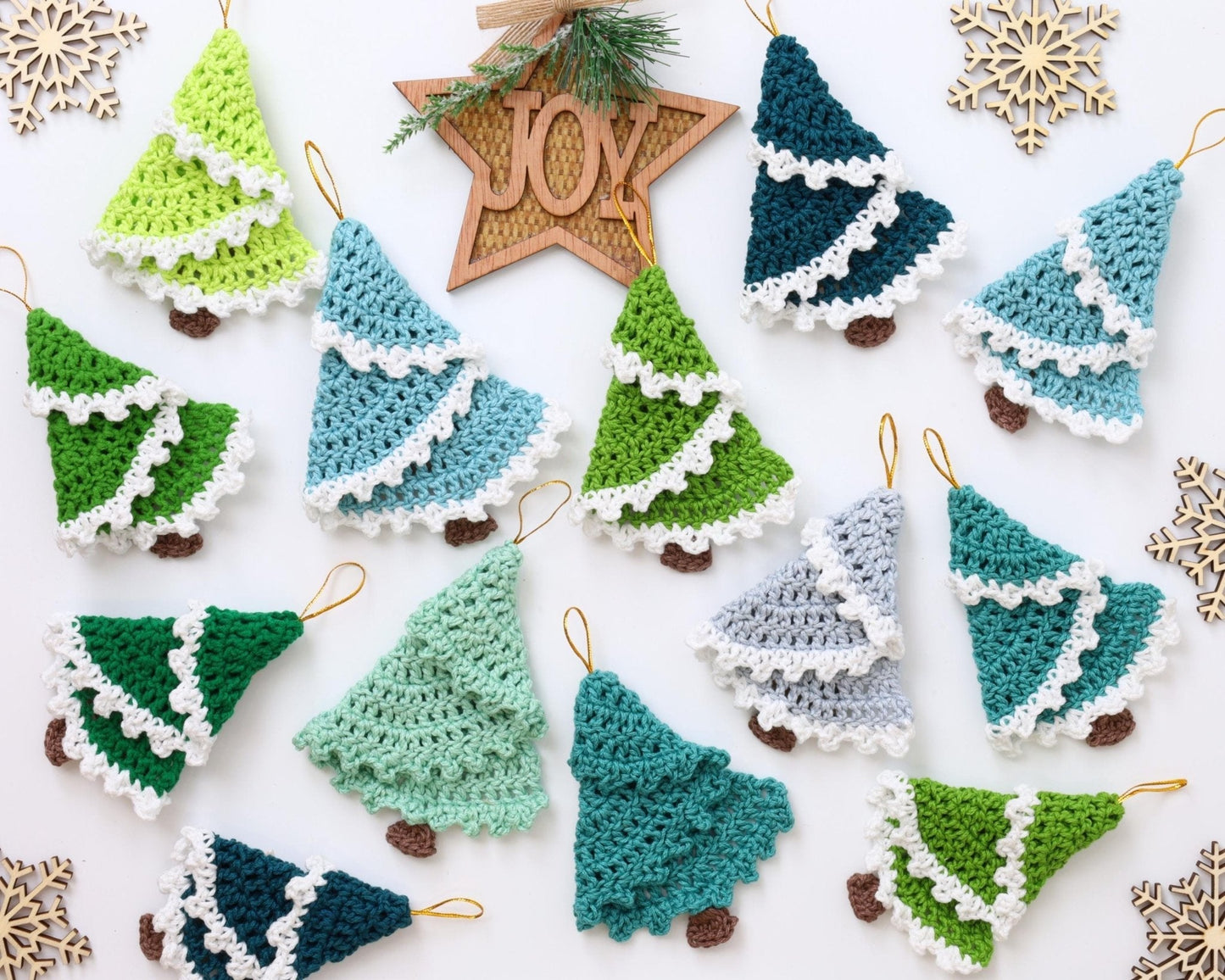 SNOWY Christmas Tree Crochet Pattern | 20-Minute Holiday Decor | PDF (3 Sizes) - Hakel Liebe