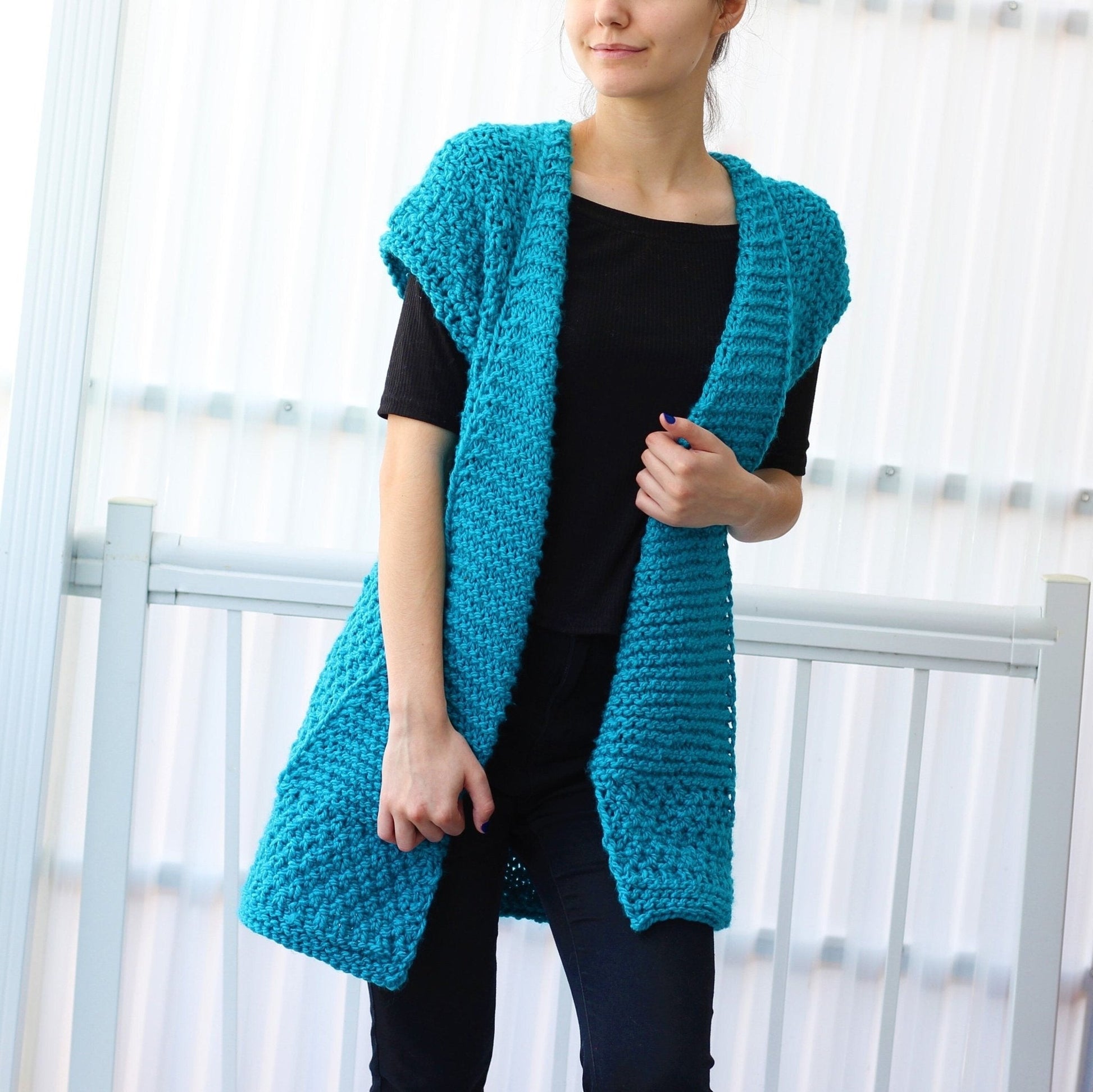 DARIA Vest Knitting Pattern | Family Sizes 7Y–3XL | Seamless PDF - Hakel Liebe