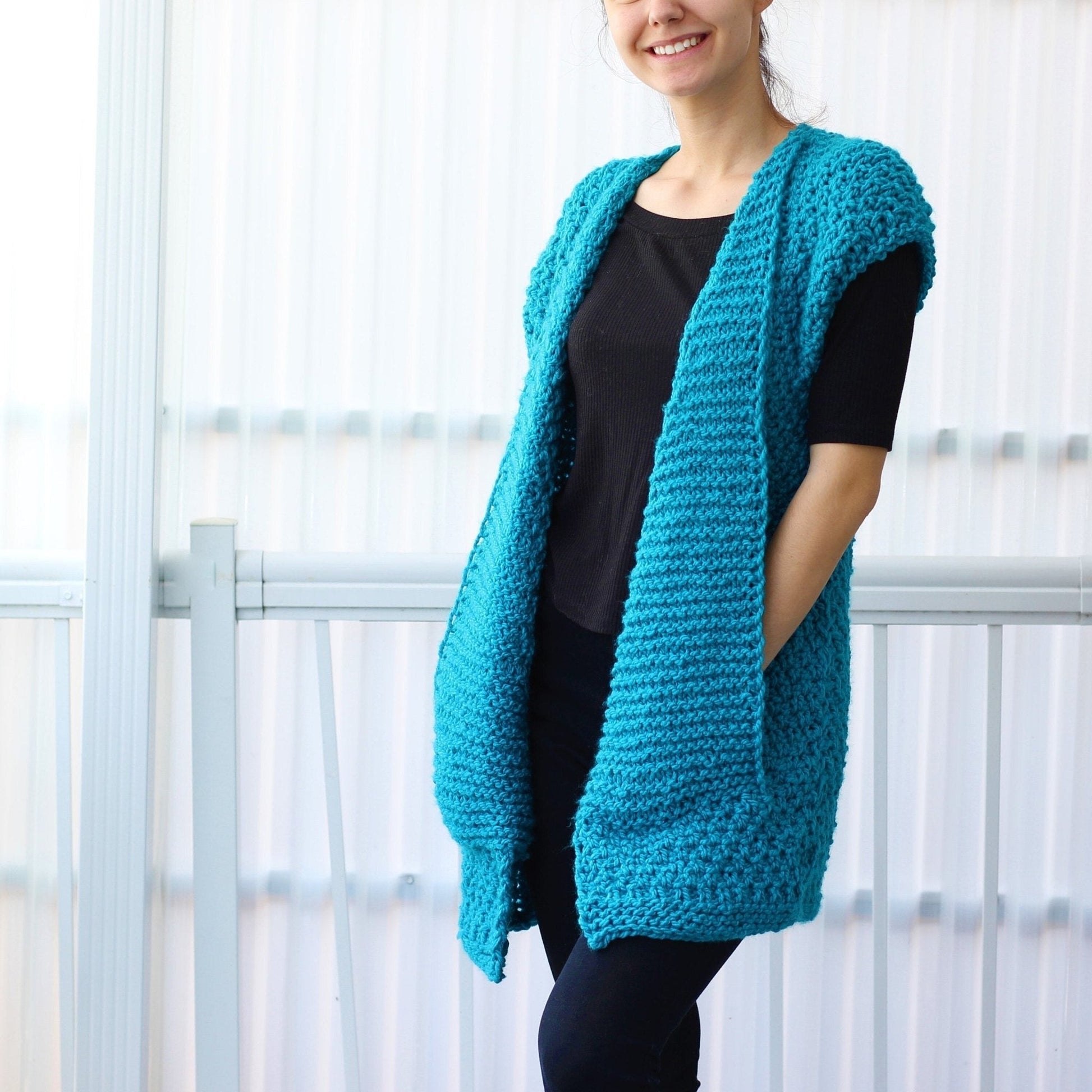 DARIA Vest Knitting Pattern | Family Sizes 7Y–3XL | Seamless PDF - Hakel Liebe