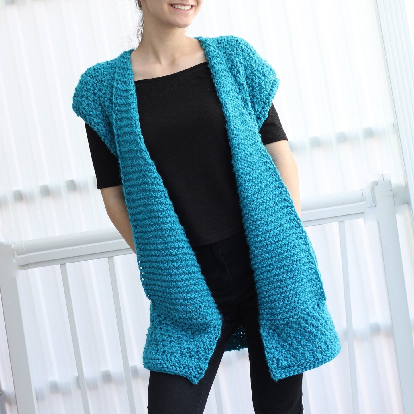 DARIA Vest Knitting Pattern | Family Sizes 7Y–3XL | Seamless PDF - Hakel Liebe