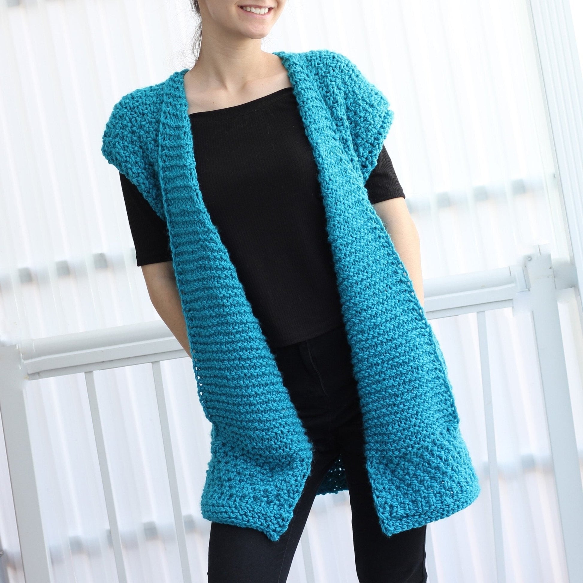 DARIA Vest Knitting Pattern | Family Sizes 7Y–3XL | Seamless PDF - Hakel Liebe
