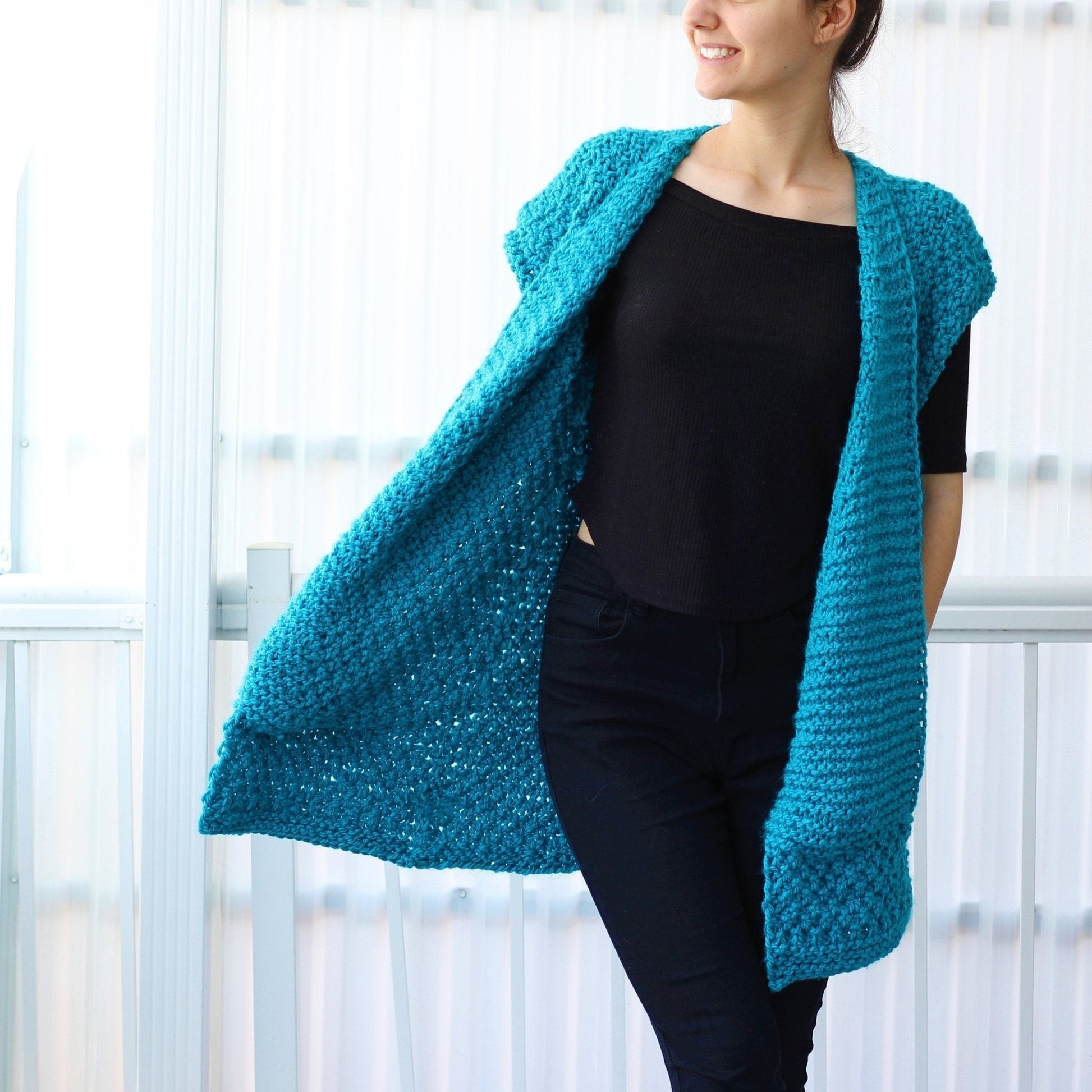 DARIA Vest Knitting Pattern | Family Sizes 7Y–3XL | Seamless PDF - Hakel Liebe
