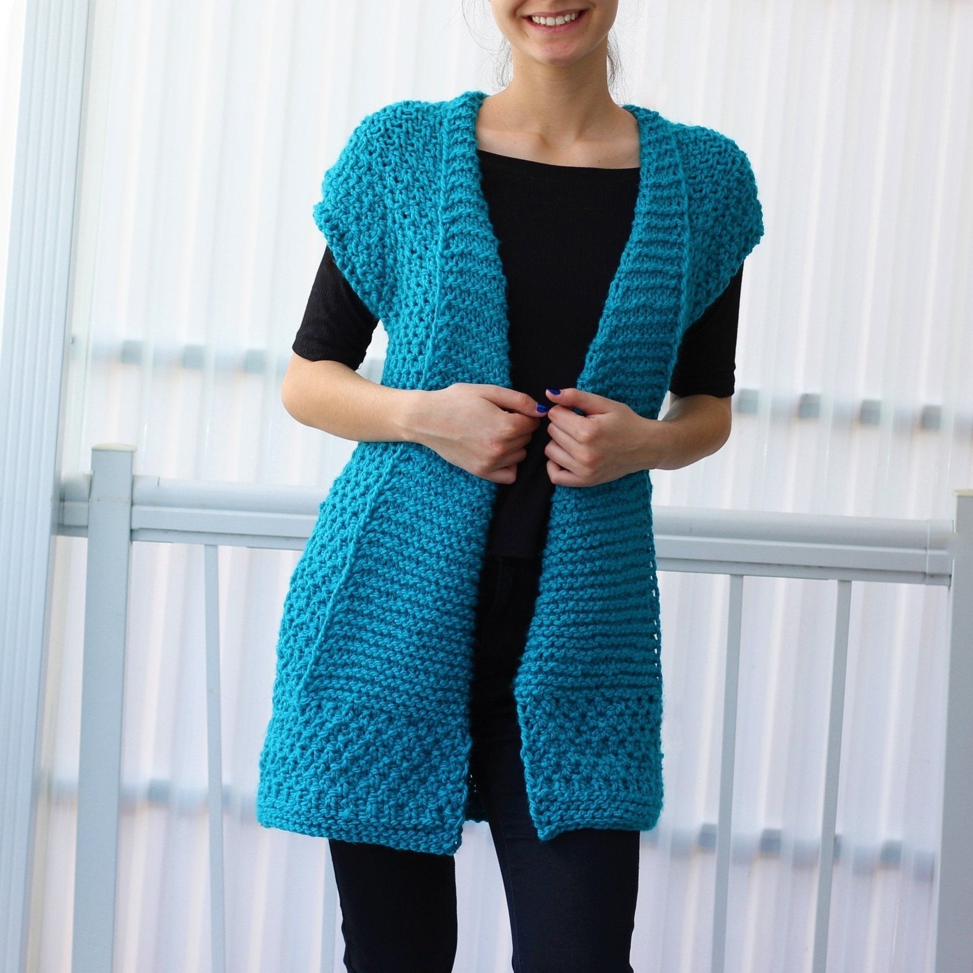 DARIA Vest Knitting Pattern | Family Sizes 7Y–3XL | Seamless PDF - Hakel Liebe